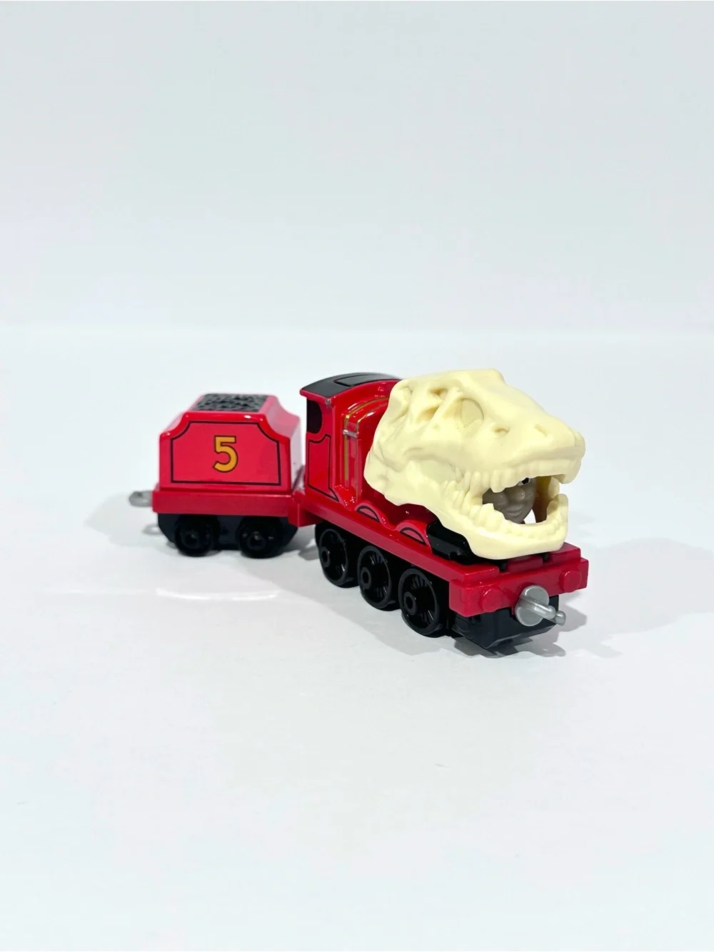 Thomas & Friends Adventures Talking Dino Discovery James with Tender Diecast